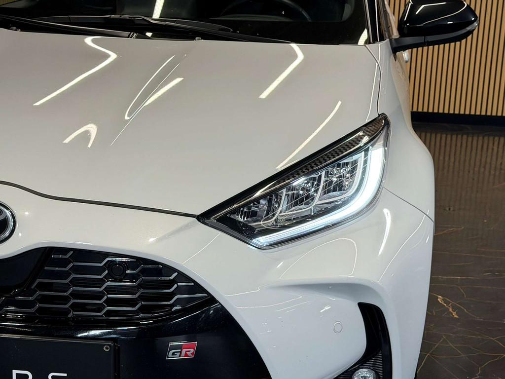 Toyota Yaris Hybrid 1.5i VVT-i * SPORT * FINITION GR * BOÎT, Auto's, Toyota, Automaat, Bi-Xenon koplampen, Gebruikt, Wit