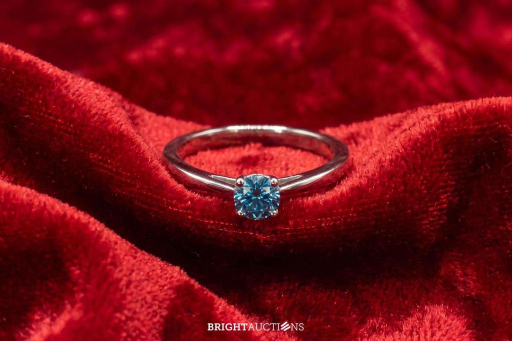 Witgouden ring met blauwe diamant, Diamant, Niet ingevuld, Nieuw, 17 tot 18