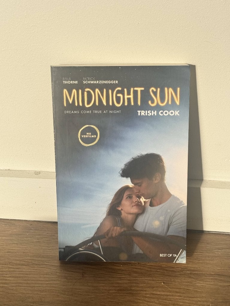Trish Cook - Midnight Sun, Boeken, Ophalen of Verzenden, Zo goed als nieuw