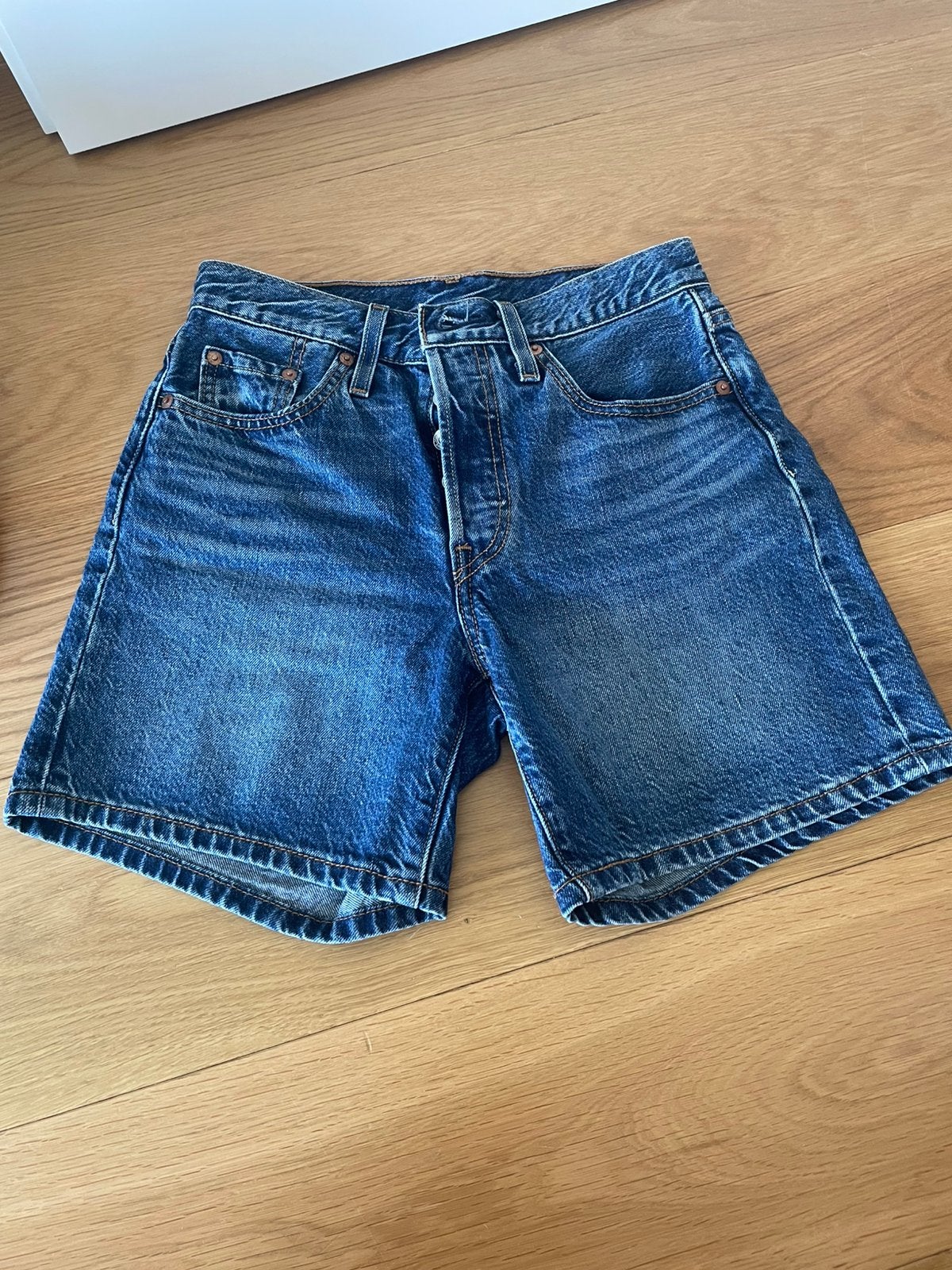 Shorts Levis, Vêtements | Femmes, Jeans, Enlèvement, Neuf, Bleu, W27 (confection 34) ou plus petit