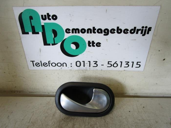 Poignée portière 2portes droite d'un Renault Clio (Clio 3, Renault, -, Utilisé, -