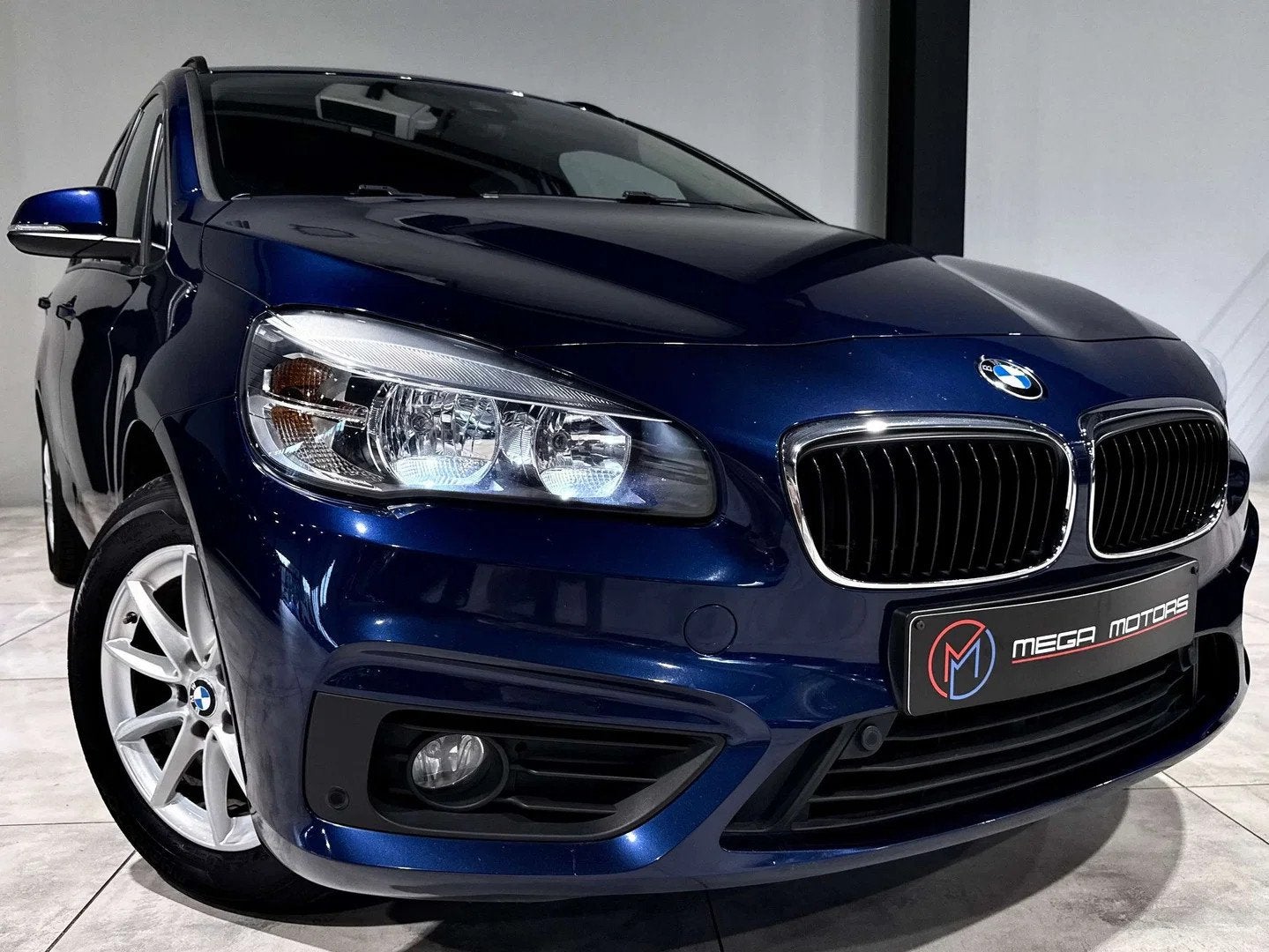 BMW 2 Serie Tourer 216 d 116CV GRAN 7PLACES NAVi CRUiSE CLiM, Auto's, Stof, Gebruikt, 7 zetels, 1545 kg