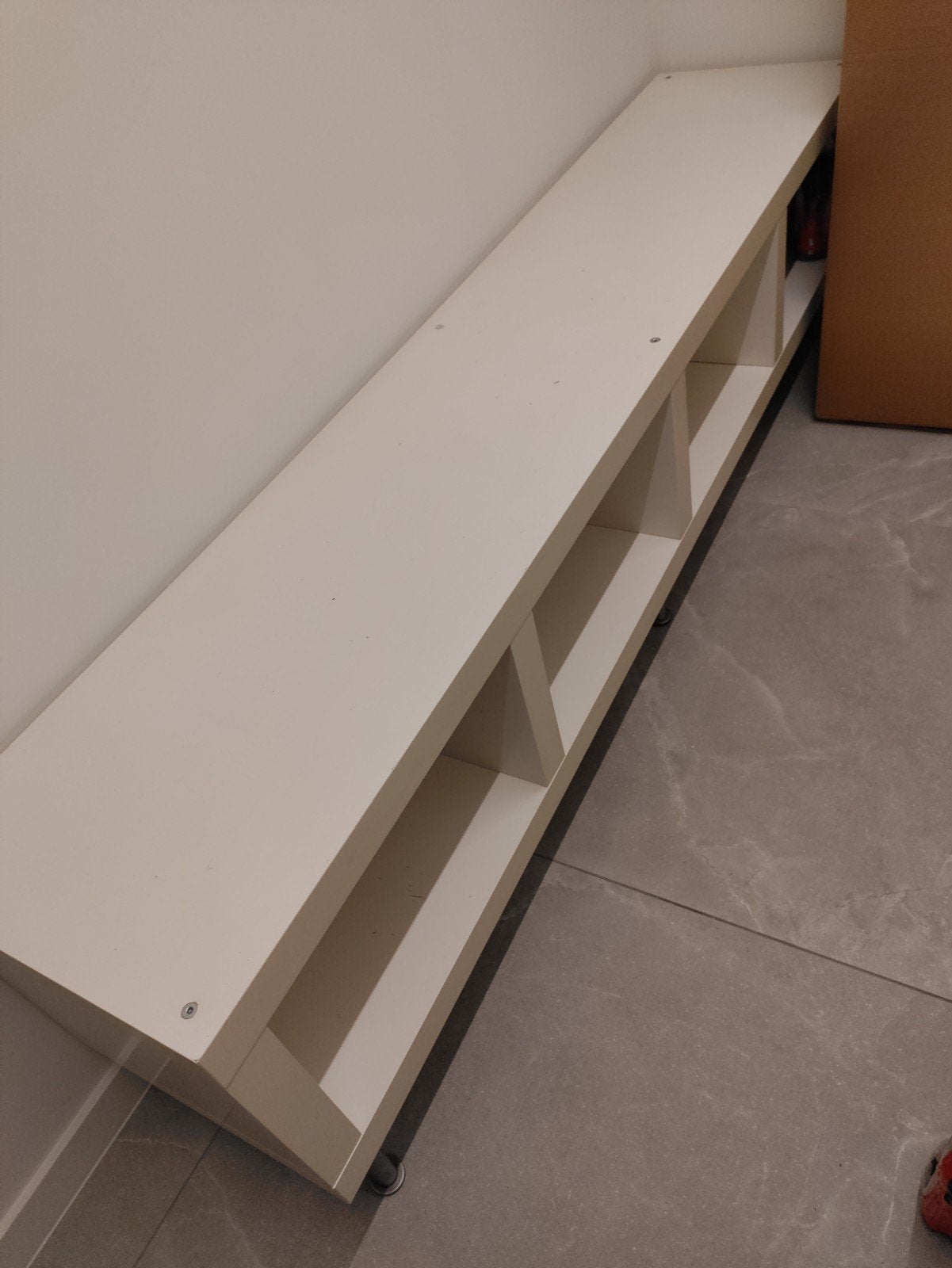 Armoire basse sur pieds en aluminium, Enlèvement
