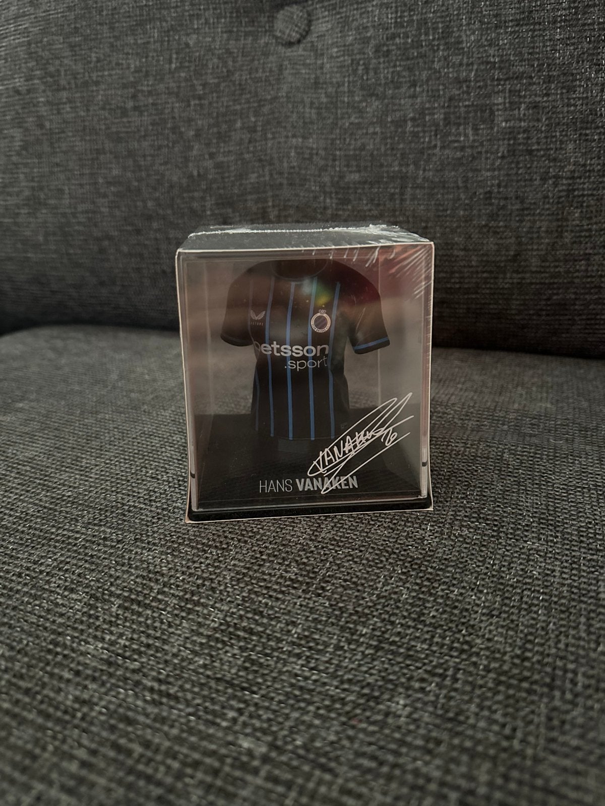 Miniatuur voetbal truitje Hans Vanaken, Ophalen, Nieuw, Beeldje of Poppetje