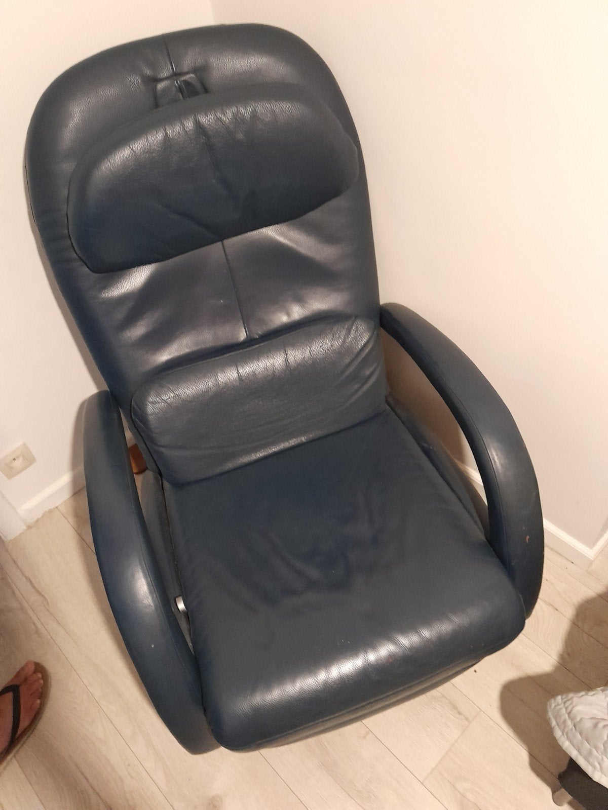 Fauteuil relax pivotant bleu marine, Maison & Meubles, Enlèvement, Cuir