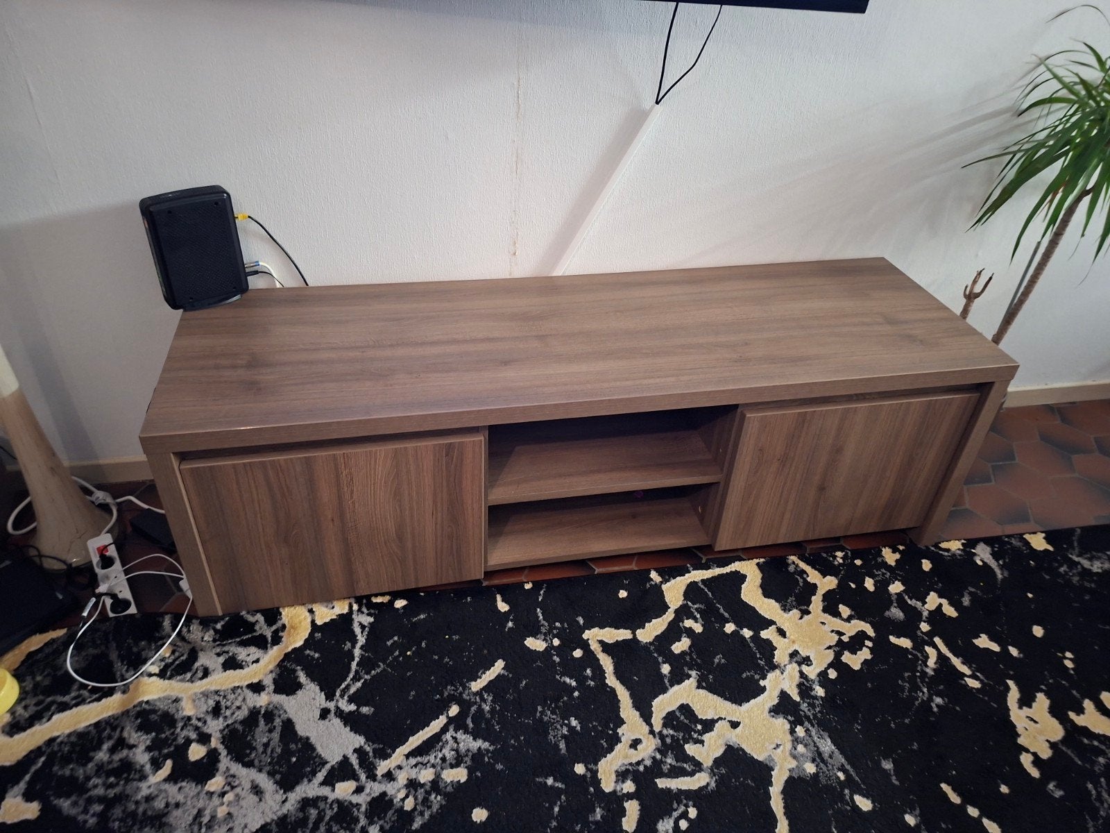 Meuble TV moderne avec aspect bois (en très bon état), Enlèvement