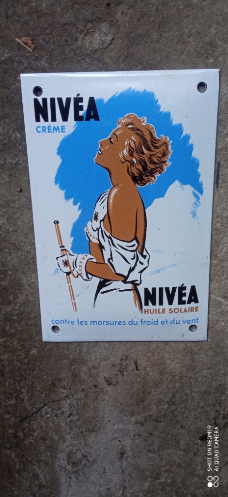 Plaque émaillée NIVÉA, Enlèvement ou Envoi, Comme neuf, Panneau publicitaire
