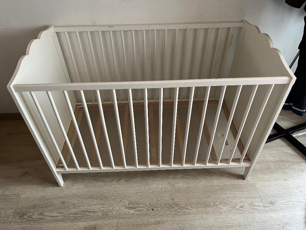 Baby bed + toebehoren te koop!, Gebruikt, Minder dan 140 cm, Minder dan 70 cm, Ophalen