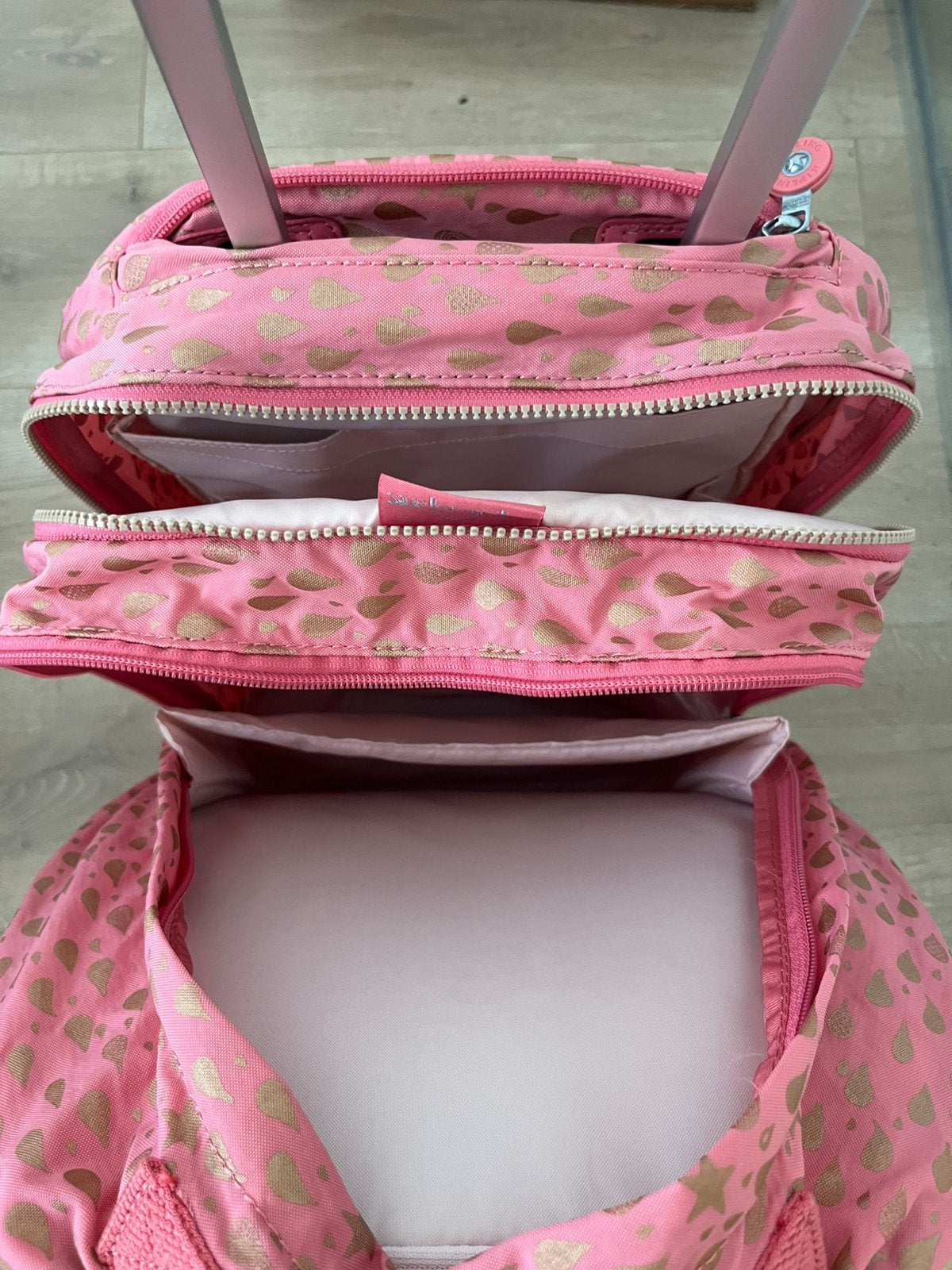 Cartable Kipling à roulettes, Bijoux, Sacs & Beauté, Sacs | Cartables, Enlèvement, Comme neuf