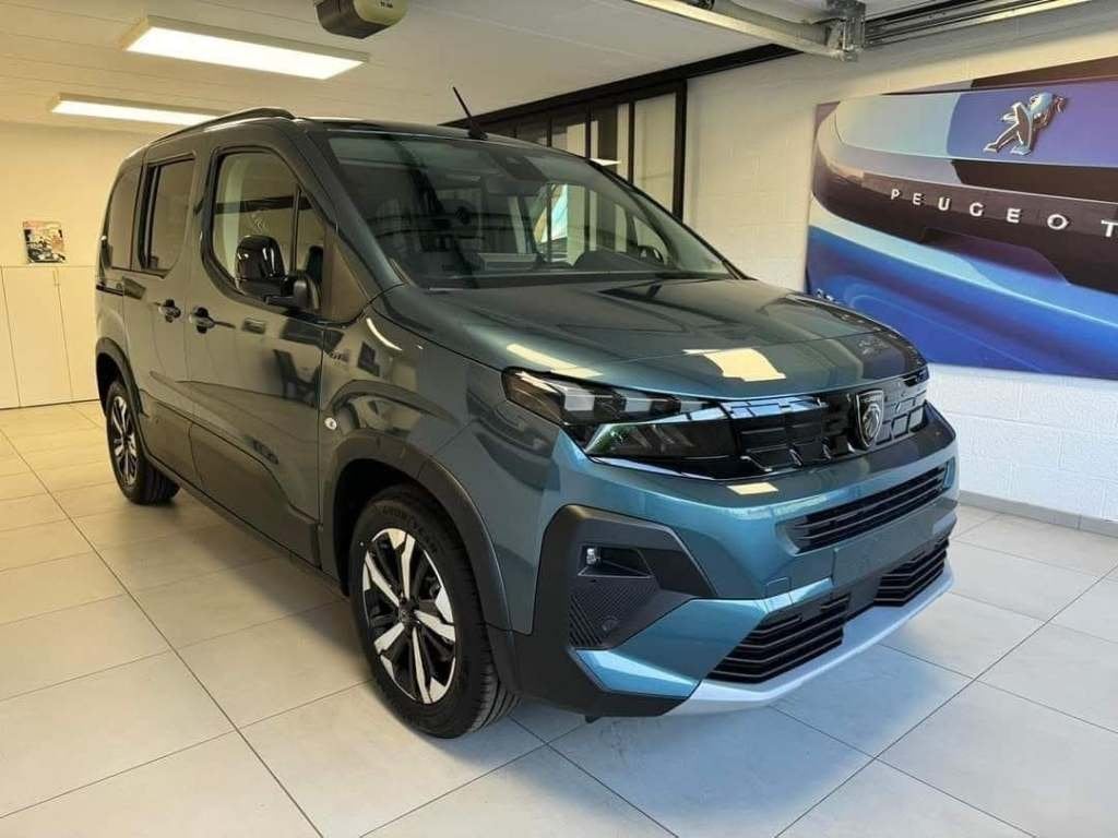 Vends Peugeot Rifter GT 1.5bluehdi 130ch de 2024, Auto's, Automaat, Zwart, Blauw, 96 kW