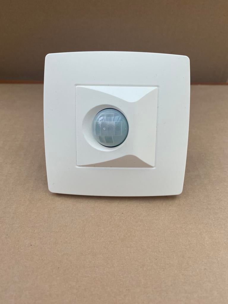 Détecteur de mouvement blanc Niko, Doe-het-zelf en Bouw, Elektriciteit en Kabels, Nieuw, Ophalen