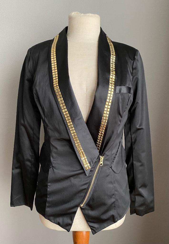 Zwarte blazer met goudkleurige studs Baby Phat maat M -NIEUW, Kleding | Dames, Maat 38/40 (M), Verzenden, Zwart, Nieuw