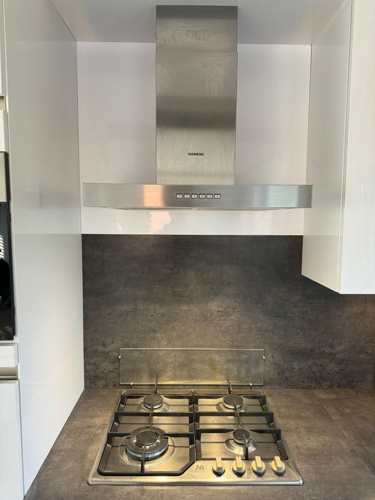 Nette Hoogglans Witte Hoekkeuken + Apparatuur GEDEMONTEERD, Huis en Inrichting, Wit, Hoekkeuken, Ophalen of Verzenden, Hout