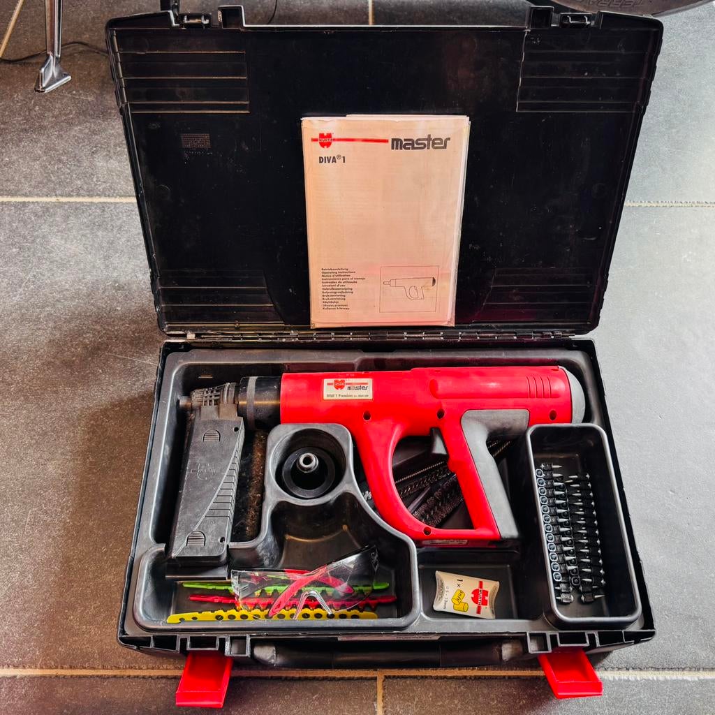 Würth Master Diva 1 + chargeur + clous + cartouches + accs., Enlèvement ou Envoi, Comme neuf