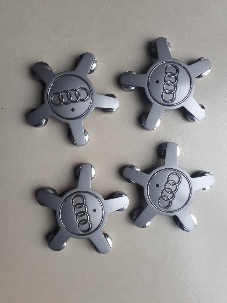set van 4 AUDI wieldoppen / naafdoppen / wielkappen, Ophalen of Verzenden, Zo goed als nieuw