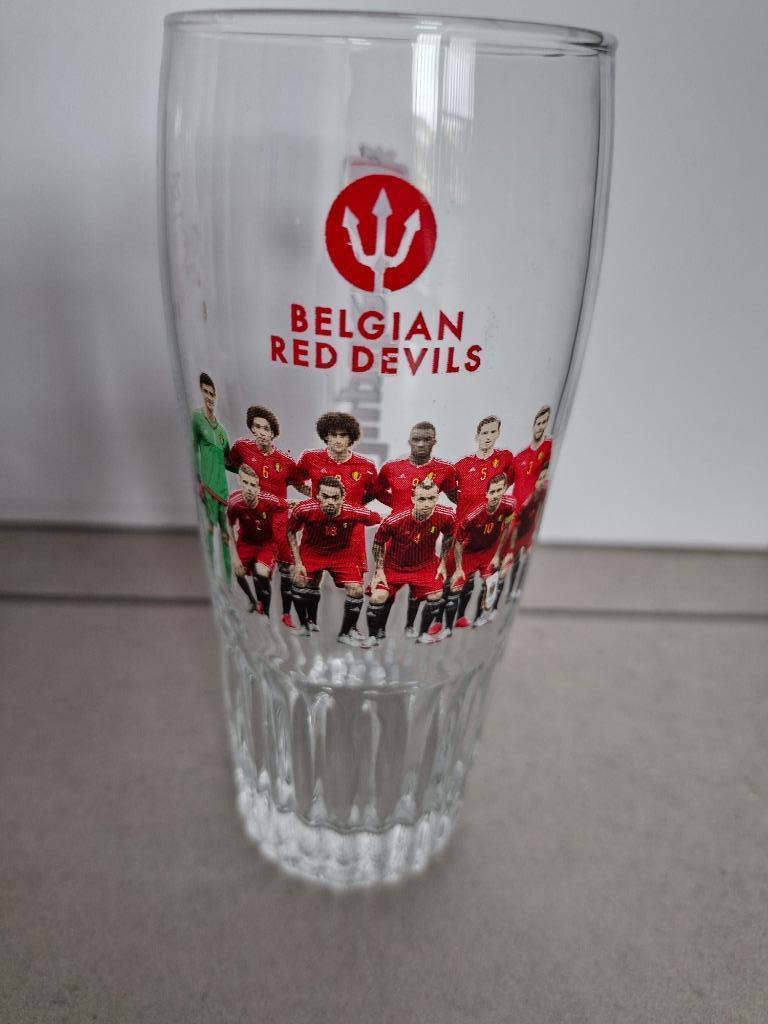 4 glazen Jupiler Belgian Red Devils €1 per stuk, Envoi, Comme neuf, Verre à bière
