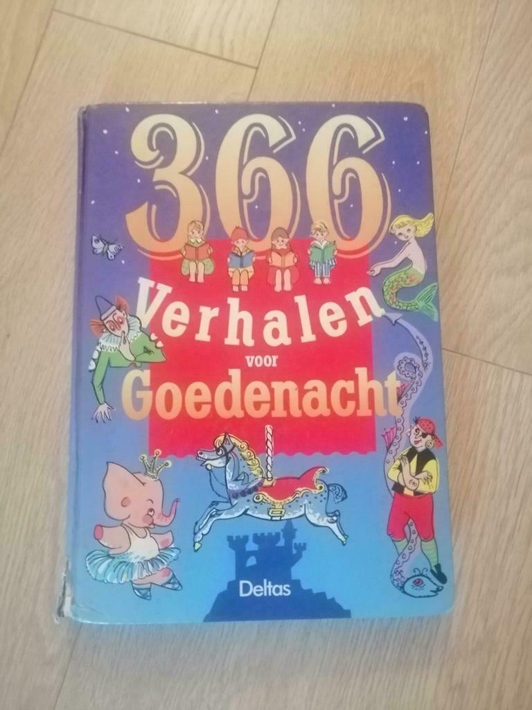 366 verhalen voor goedenacht, Boeken, Ophalen of Verzenden, Zo goed als nieuw