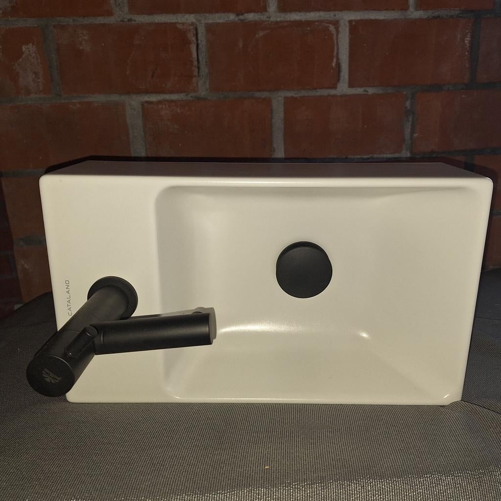 Pombakje voor in toilet (merk Catalano), Ophalen, Nieuw, Steen, Wastafel