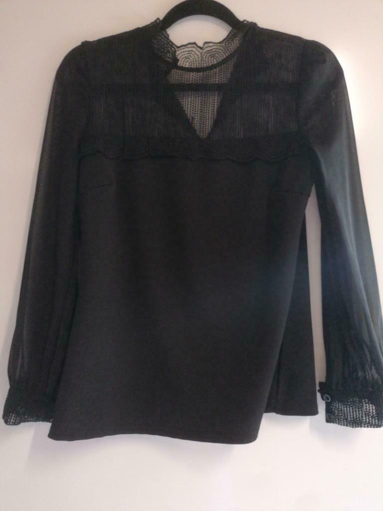 Zwart bloesje met kant en doorzichtige mouwen blouse, Kleding | Dames, Maat 38/40 (M), Zwart, Ophalen of Verzenden, Zo goed als nieuw