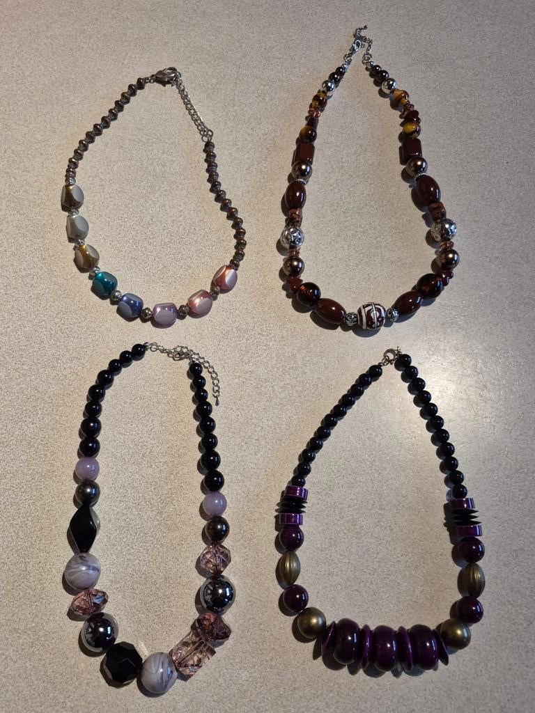 Vintage halskettingen allerlei; samen €10, Bijoux, Sacs & Beauté, Colliers, Utilisé, Synthétique, Autres couleurs, Réglable, Enlèvement ou Envoi