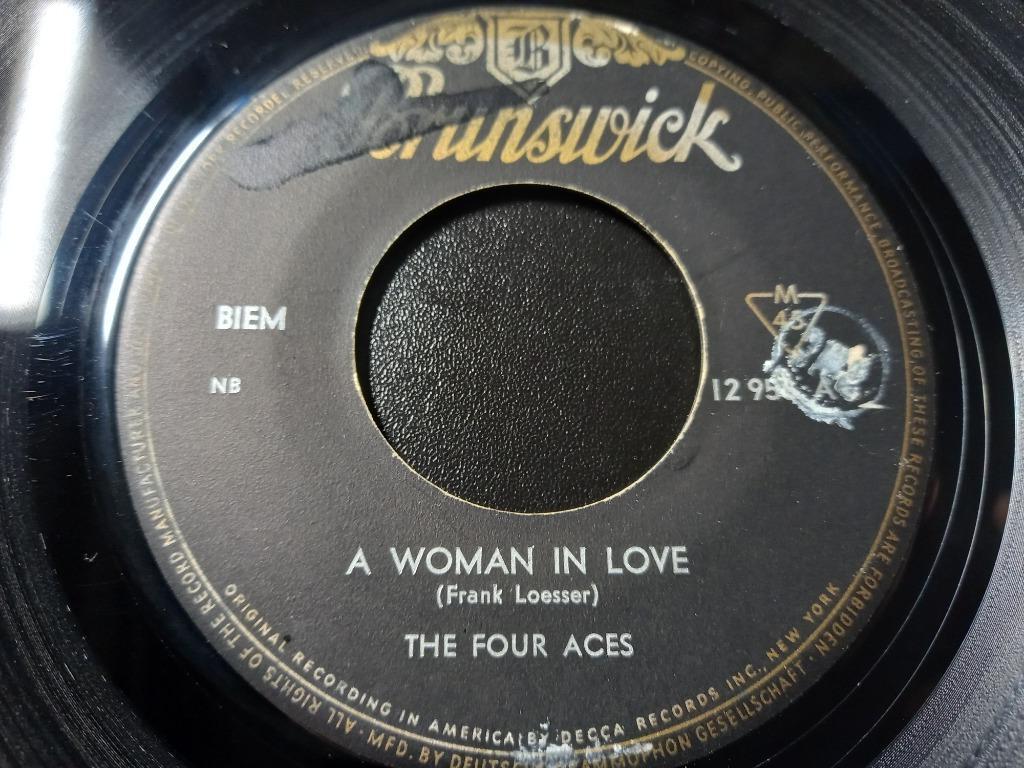The Four Aces – A Woman In Love / I'm Yours '7, Enlèvement ou Envoi, Single, Comme neuf, Pop
