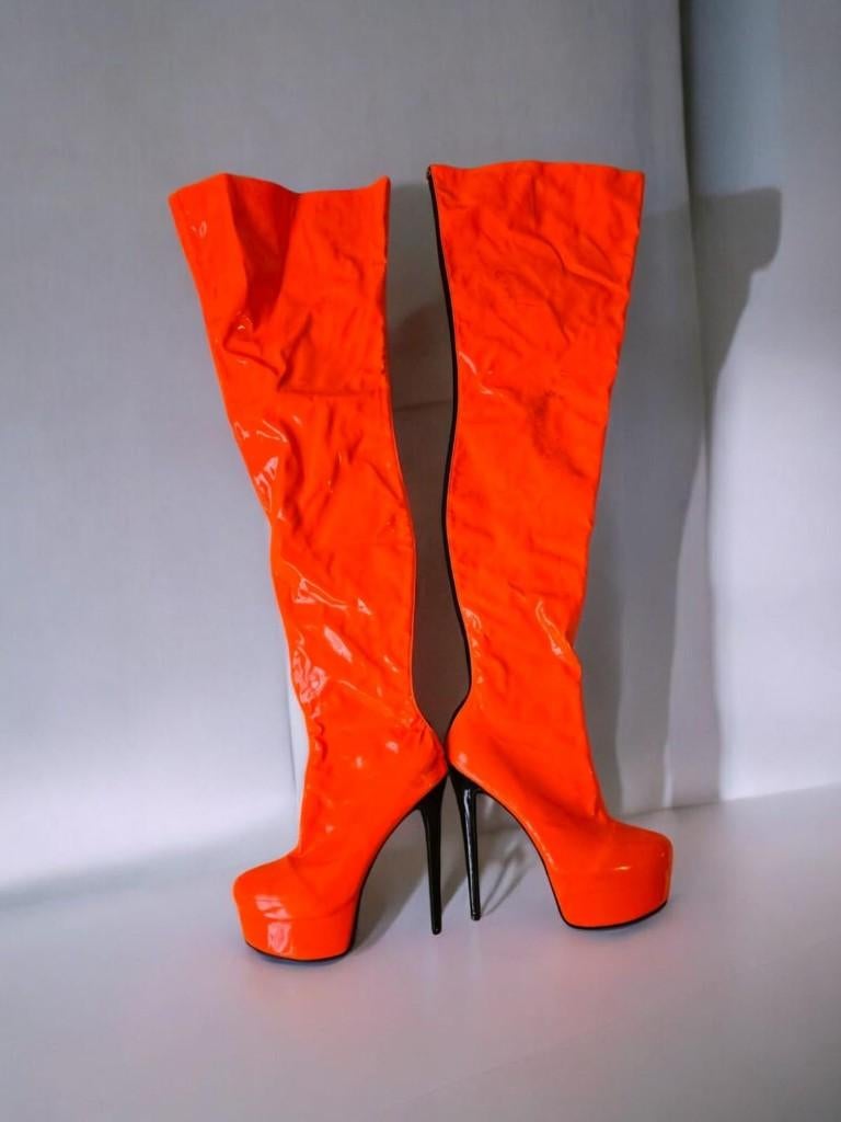 Orange tigh high boots, Kleding | Dames, Schoenen, Zo goed als nieuw, Hoge laarzen, Ophalen
