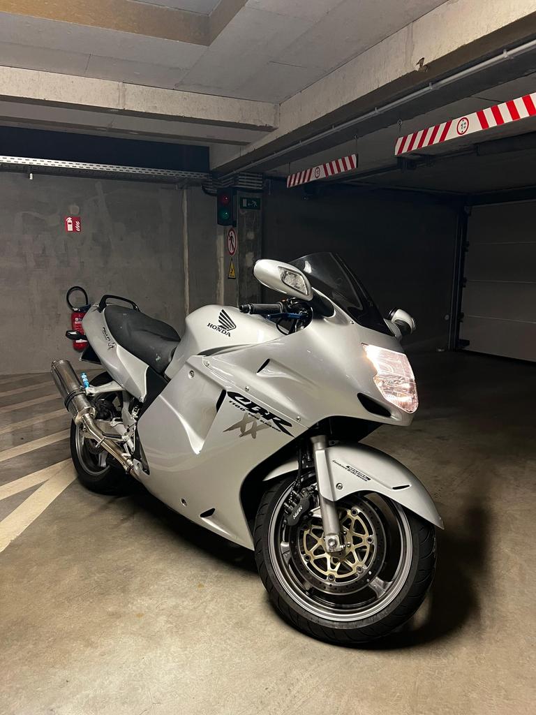 Honda CBR 1100 XX, Motoren, 4 cilinders, Motorrijbewijs A, Meer dan 35 kW, Sportuitlaat