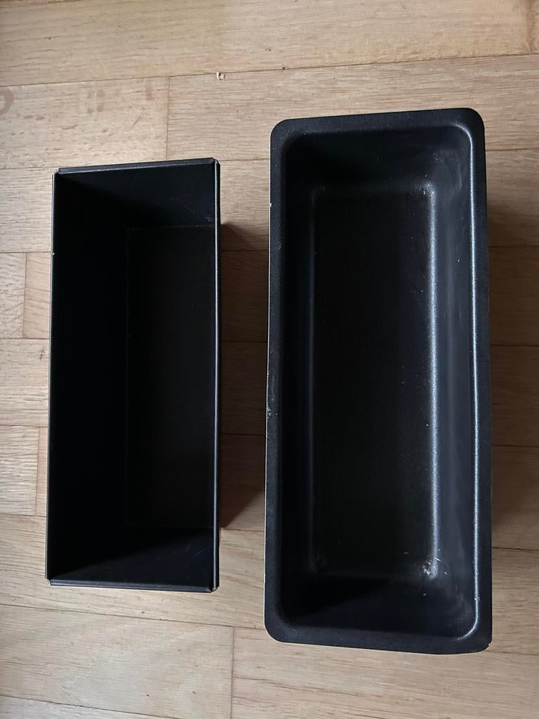 2 moules à pâtisserie de 32 et 27 cm de long, Enlèvement, Utilisé