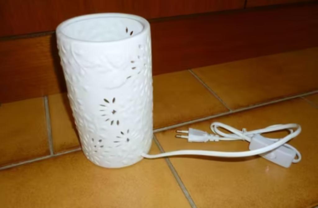 witte tafellamp, Huis en Inrichting, Lampen | Tafellampen, Ophalen, Nieuw