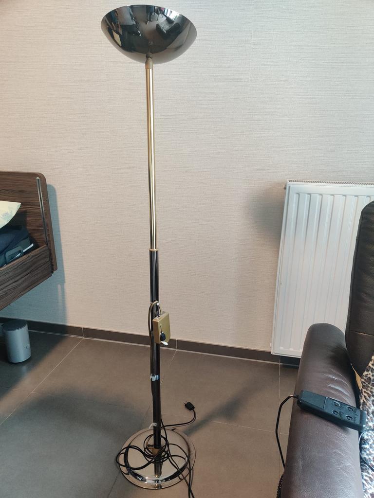 Oude staanlamp, Ophalen, Gebruikt