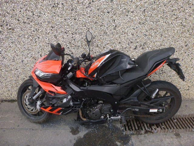 aprilia tuono 125cc année 2024 pour PIECES, Motoren, 125 cc, 11 kW of minder, Sport, Particulier