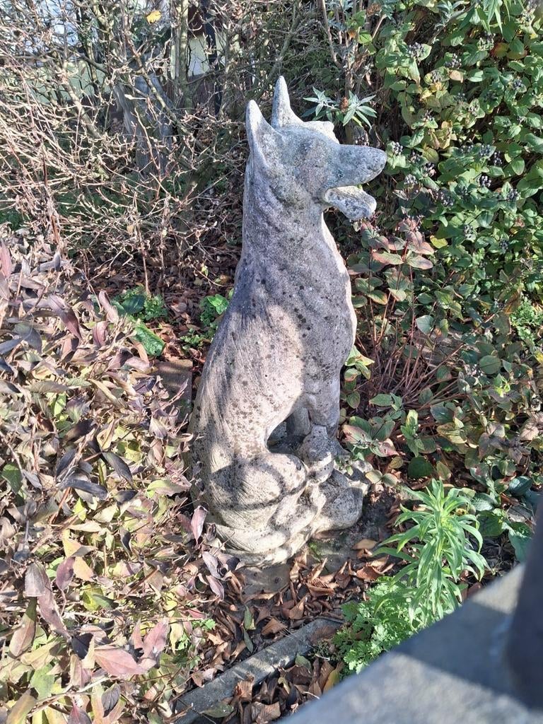 Grande et belle statue d'un chien. Statue de jardin Chien av, Enlèvement, Comme neuf