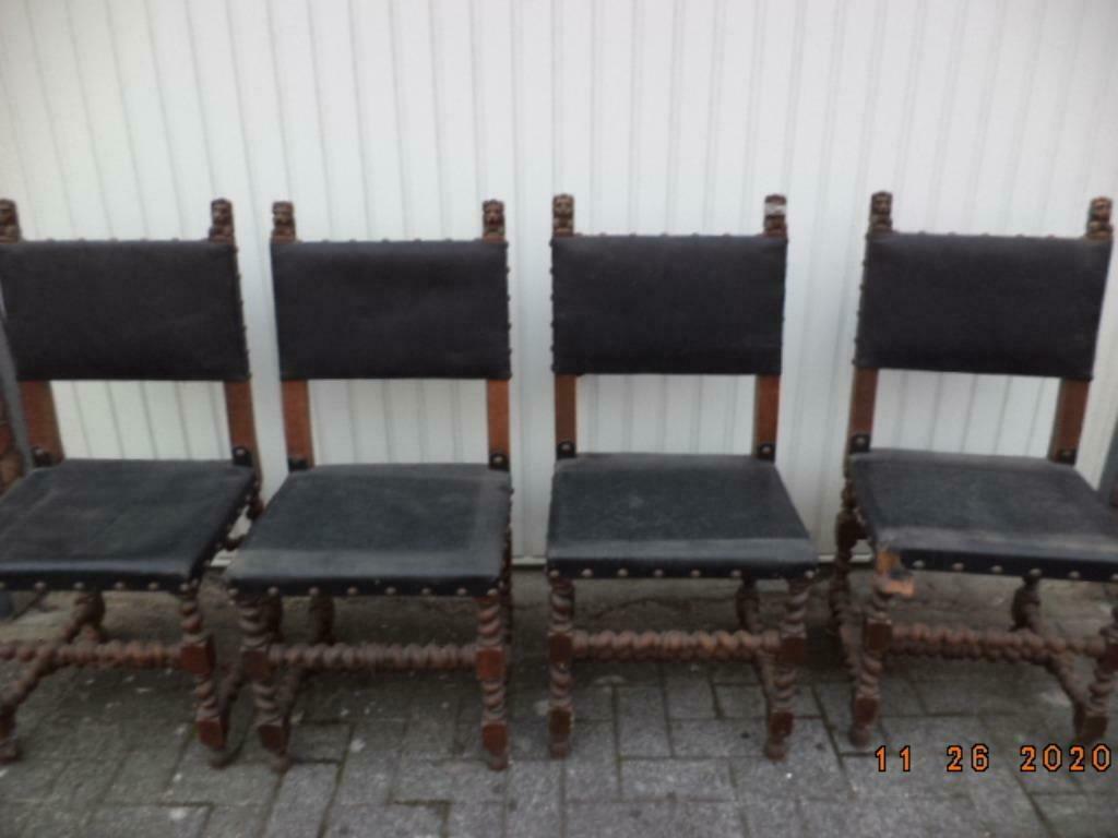 4 antieke eiken stoelen. Zwart leder. Koperen nagels. Goed !, Ophalen