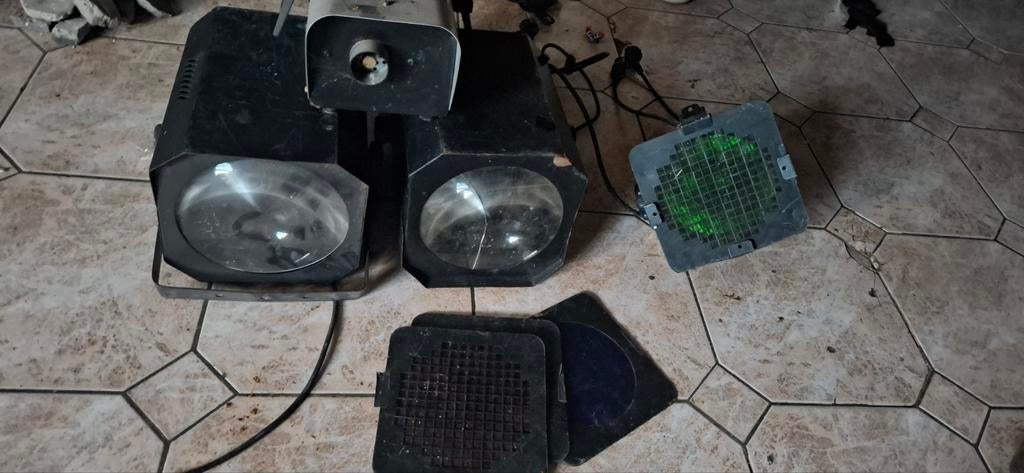 2Lightmaxx  , fumée,  et lampe . Vent en lots, Enlèvement ou Envoi, Utilisé