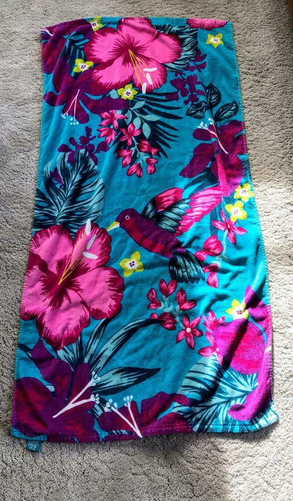 serviette de plage, Maison & Meubles, Salle de bain | Linge de bain & Accessoires, Enlèvement ou Envoi, Comme neuf, Bleu, Serviette