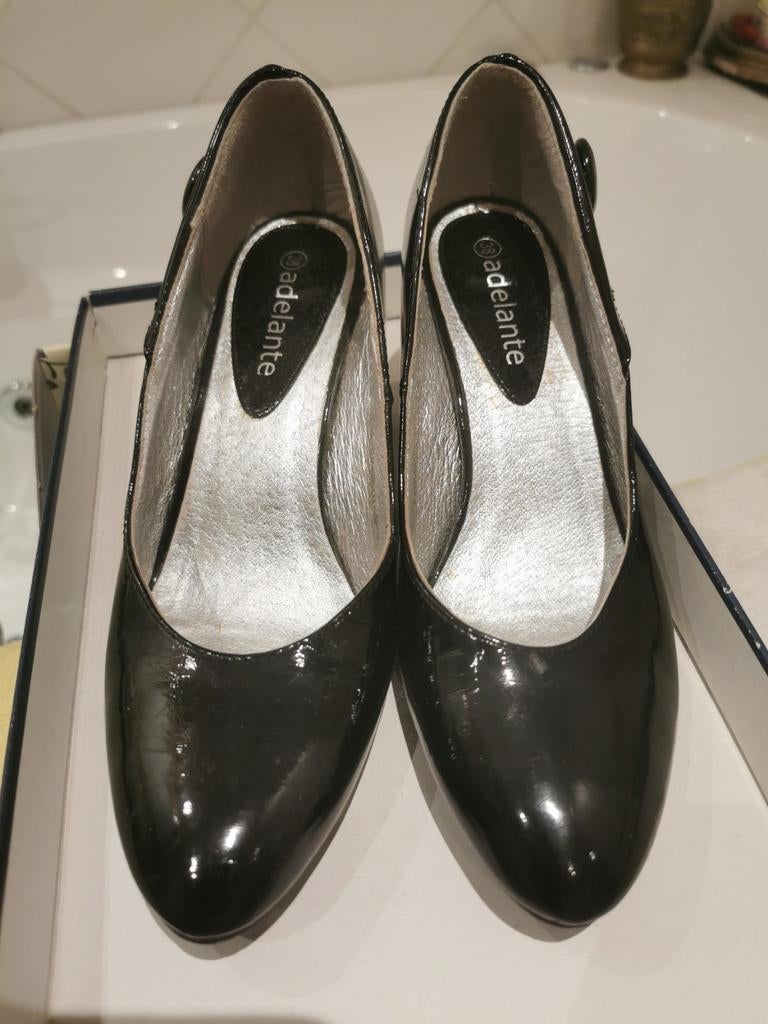 Magnifiques escarpins vernis noirs d'Adelante, Enlèvement ou Envoi, Comme neuf, Escarpins