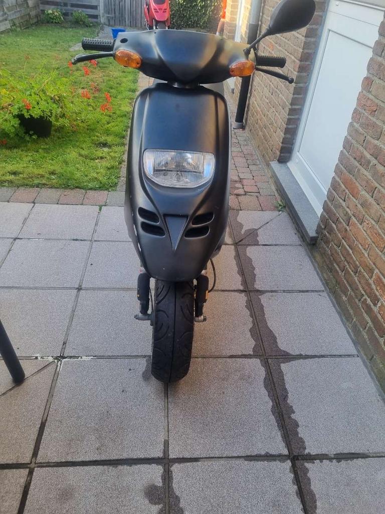 Piaggo typhoon 1997 a klasse, Fietsen en Brommers, Ophalen, Zo goed als nieuw