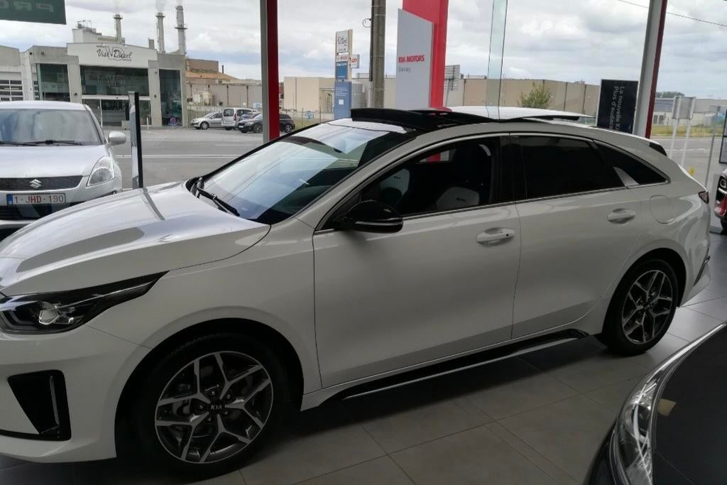 Voiture à vendre- Kia Proceed Gt line, Zwart, Leder en Stof, Wit, 5 deurs