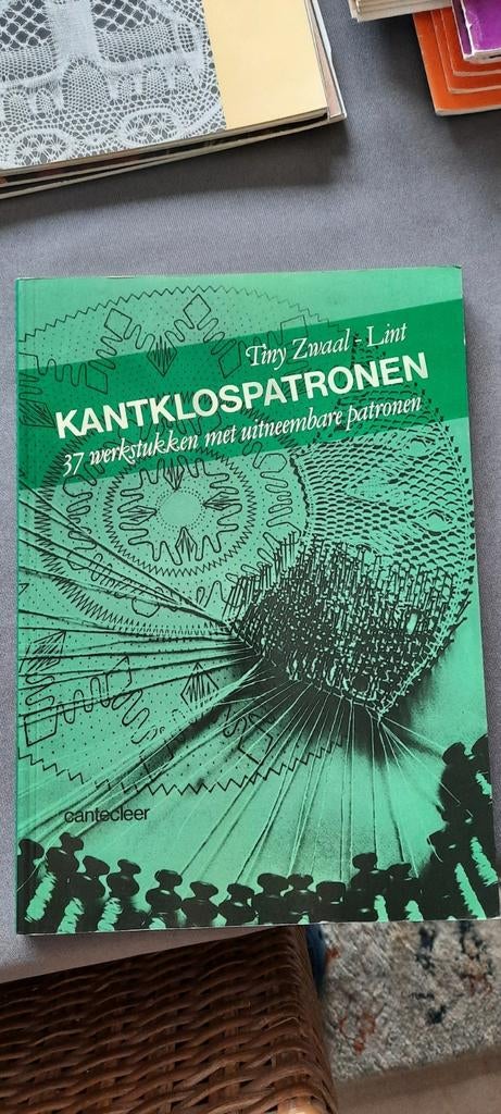 Kantklosboek met patronen., Hobby en Vrije tijd, Kantklossen, Ophalen, Zo goed als nieuw, Patronen