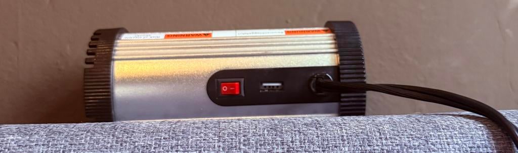 DC naar AC 12V-230V/150W USB-voertuigspanningsomvormer, Ophalen of Verzenden, Zo goed als nieuw