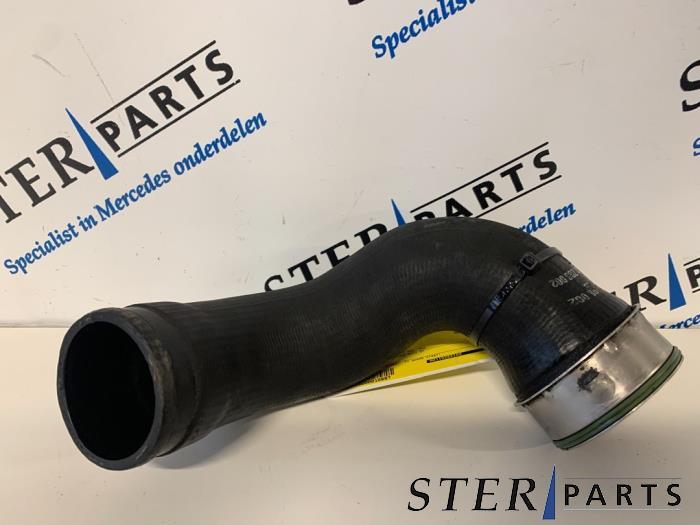 Tuyau intercooler d'un Mercedes E-Klasse, Autos : Pièces & Accessoires, Climatisation & Chauffage, Mercedes-Benz, Utilisé, 3 mois de garantie