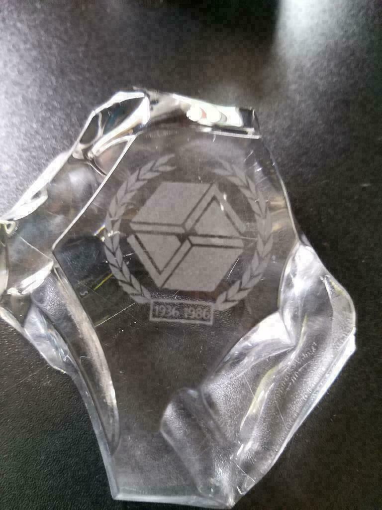 VSL: cristal "rocher" commémoratif 1936-1986, Antiquités & Art, Enlèvement ou Envoi
