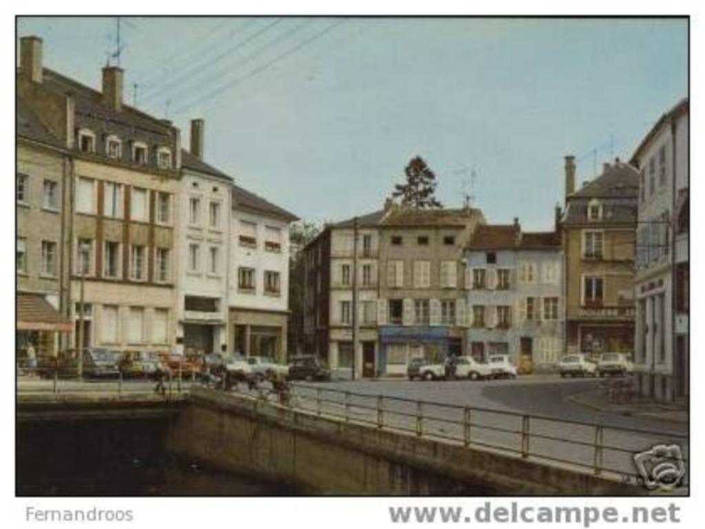SIERCK LES BAINS     LA PLACE DU MARCHE   COLLECTION MELONE, Enlèvement ou Envoi, Non affranchie, France