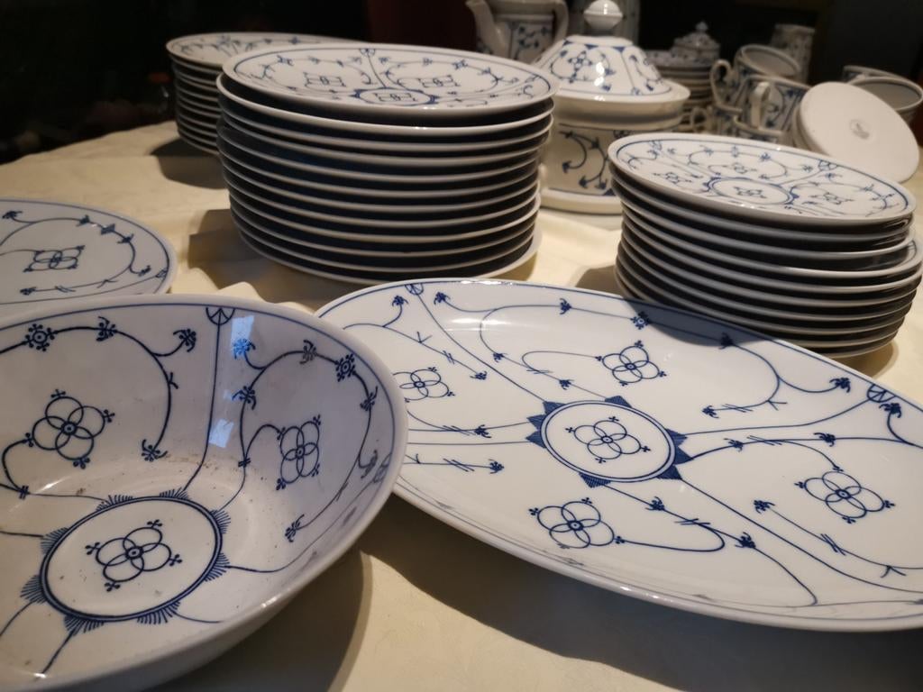Vintage porceleinen eet - en koffie servies., Antiek en Kunst, Ophalen