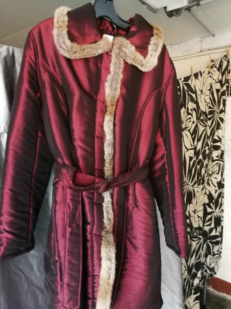 Superbe manteau en soie, Enlèvement, Neuf, Taille 42/44 (L), Rouge