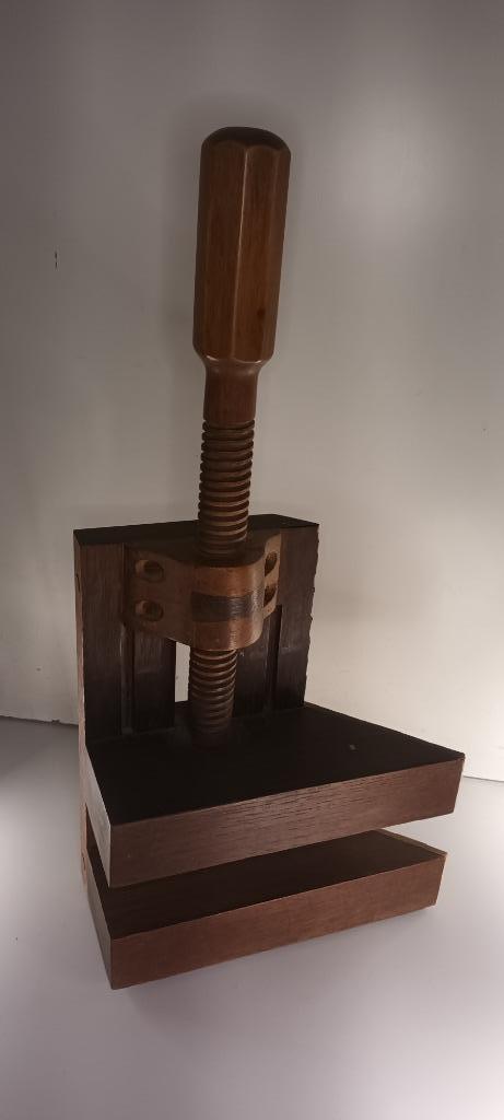 petit étau en bois ancien, Enlèvement ou Envoi, Utilisé, Étau