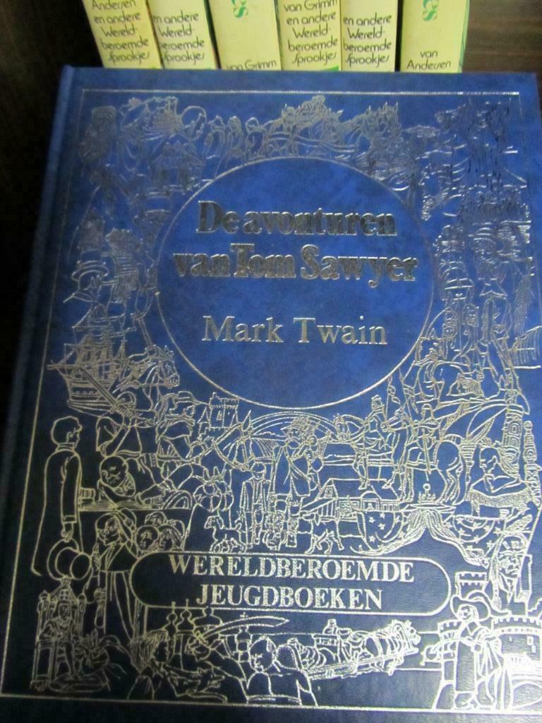 12 wereldberoemde jeugdboeken van 12 naar 10 euro, Boeken, Ophalen of Verzenden, Gelezen