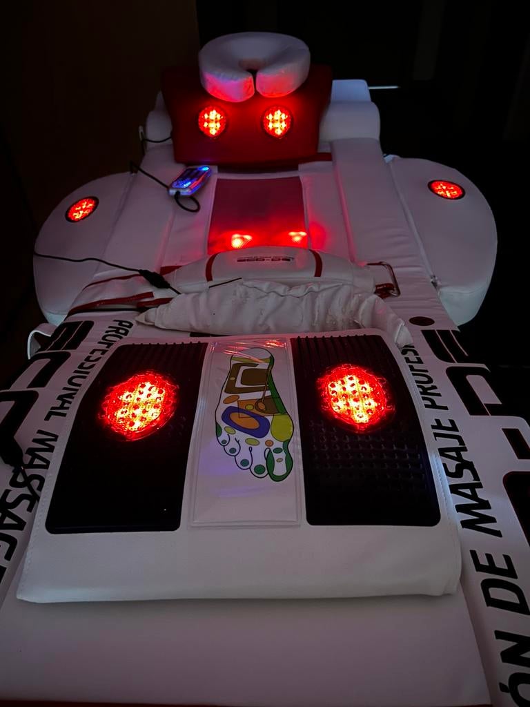 Andulatiematras Nutrimed wit met rood en massagetafel, Sport en Fitness, Ophalen, Zo goed als nieuw, Massagetafel