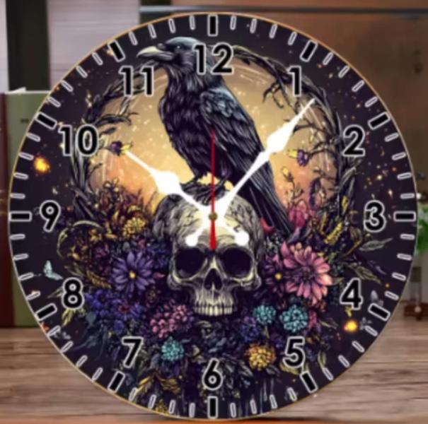 Ronde wandklok van hout Schedel met Vogel (25cm), Ophalen of Verzenden, Nieuw, Wandklok