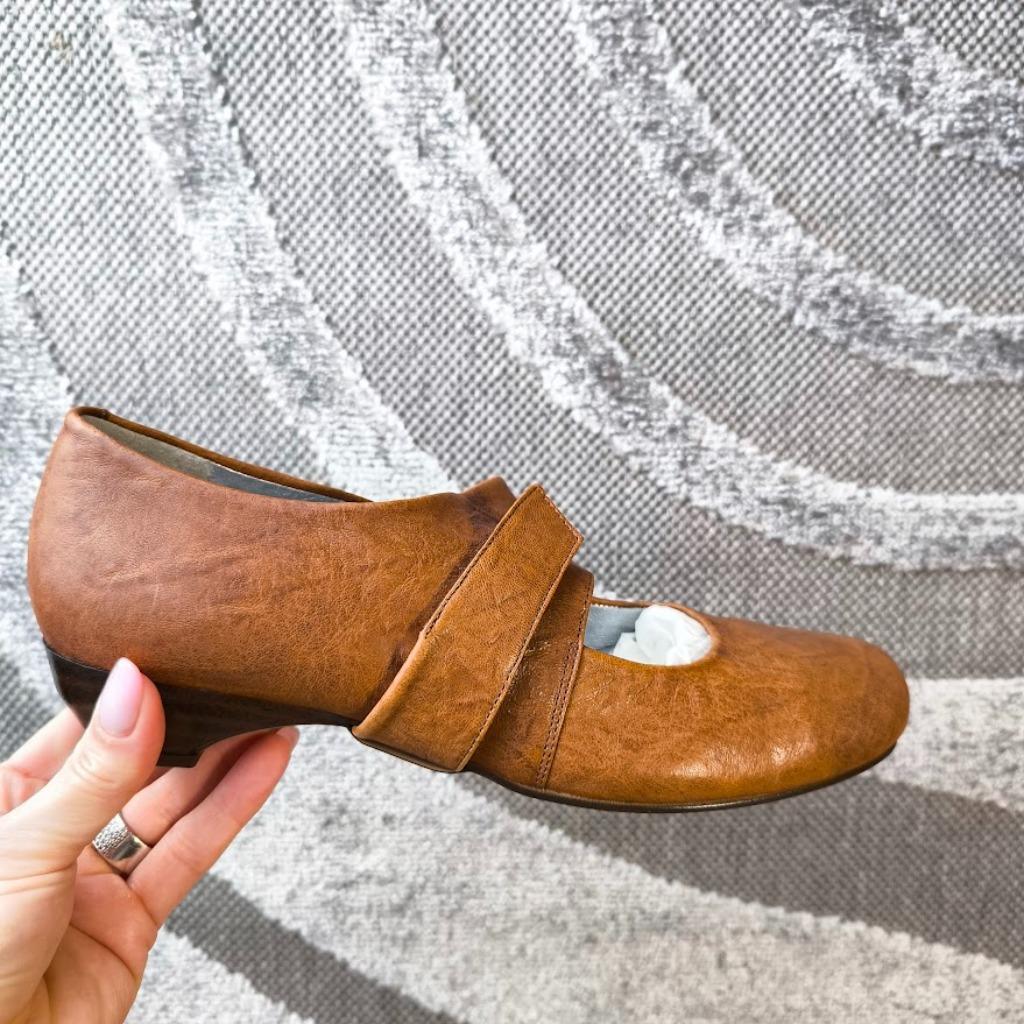 Livingstone pump cognac leder uk 7,5 - eu 41, Kleding | Dames, Ophalen of Verzenden